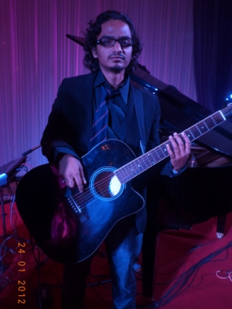 male guitar players faridabad