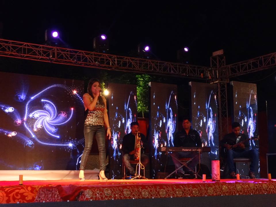 best live band with girl faridabad