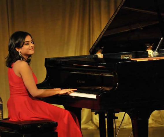 female piano player faridabad