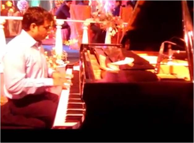 male piano player faridabad