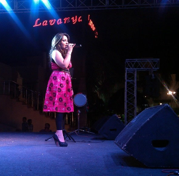 female singer faridabad